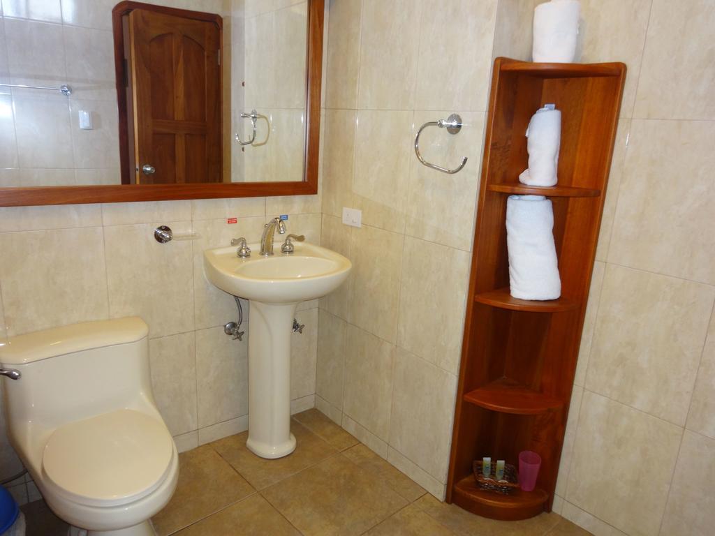 Hotel Del Sol Galapagos ปูแอร์โตอาโยรา ภายนอก รูปภาพ